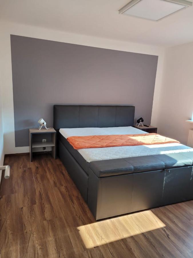 Schoene Einfache Ferienwohnung Zwischen Stadt Und Meer Wilhelmshaven Bagian luar foto