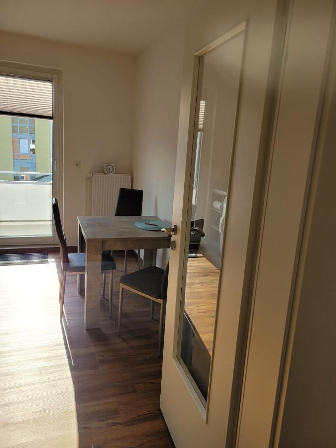 Schoene Einfache Ferienwohnung Zwischen Stadt Und Meer Wilhelmshaven Bagian luar foto