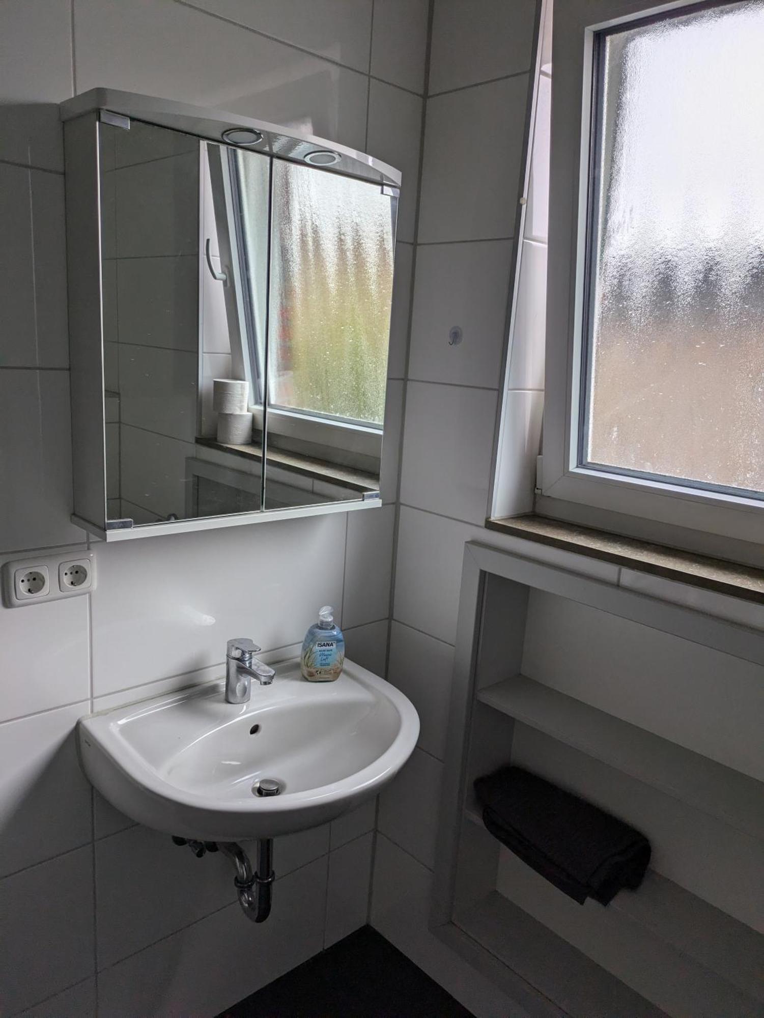 Schoene Einfache Ferienwohnung Zwischen Stadt Und Meer Wilhelmshaven Bagian luar foto