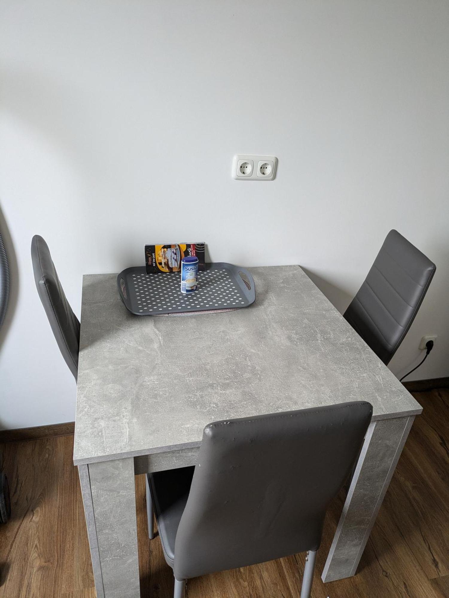 Schoene Einfache Ferienwohnung Zwischen Stadt Und Meer Wilhelmshaven Bagian luar foto