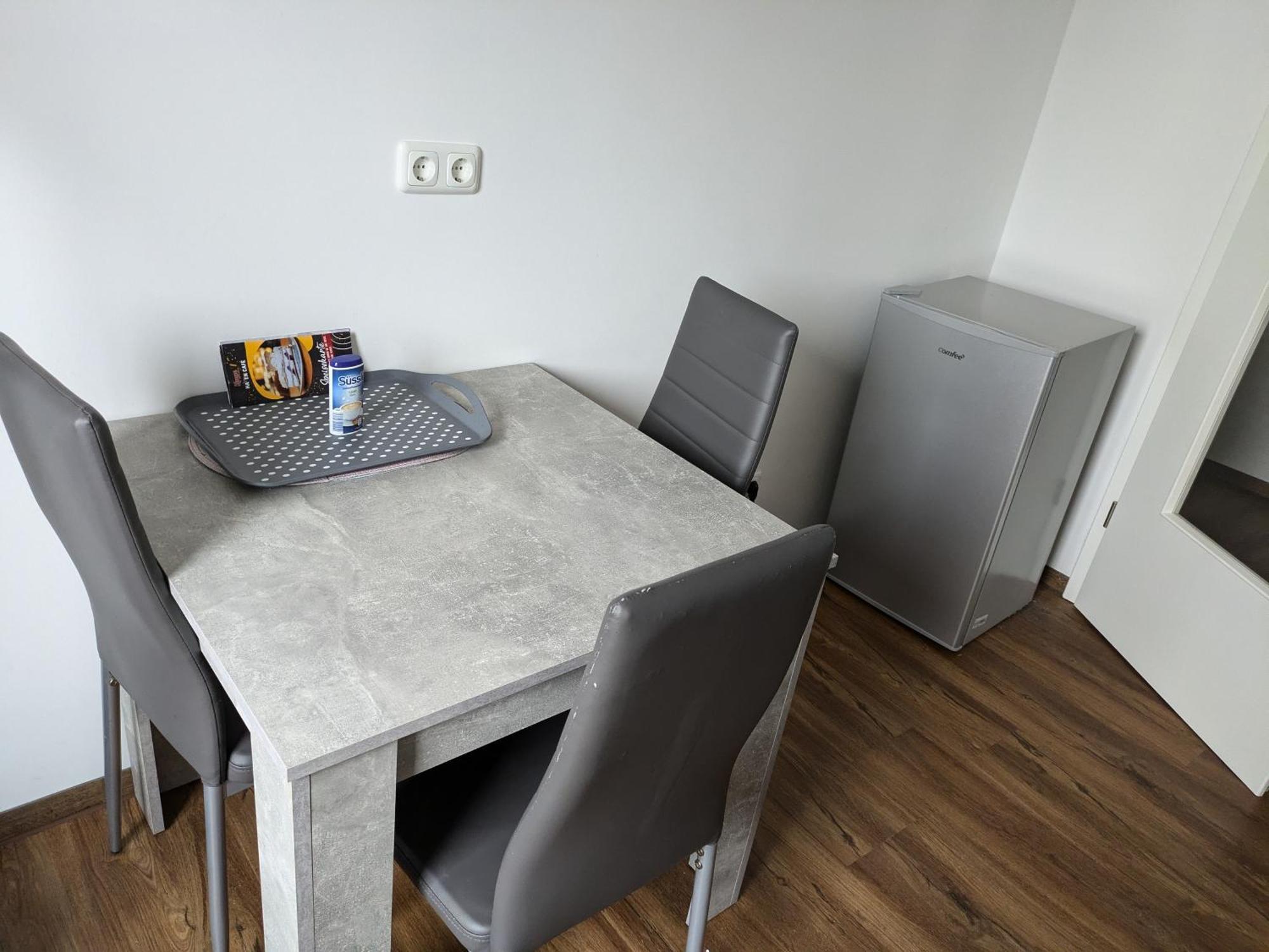 Schoene Einfache Ferienwohnung Zwischen Stadt Und Meer Wilhelmshaven Bagian luar foto